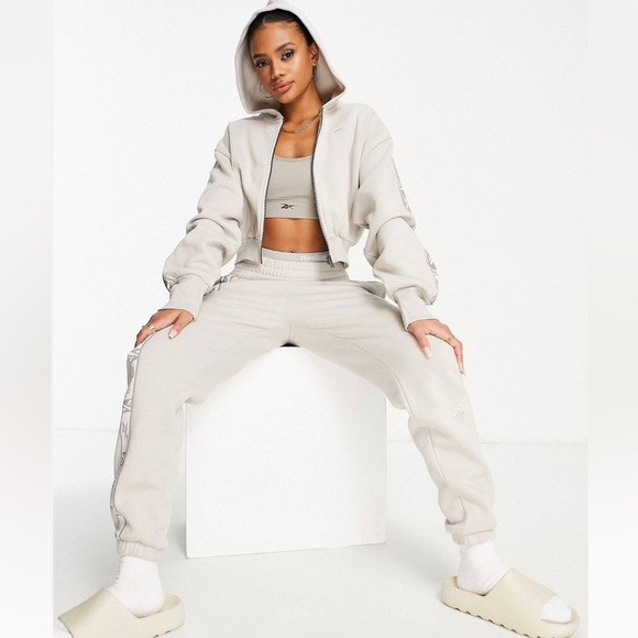 Reebok sweatpants and hoodie in oatmeal - Picture 9 of 15